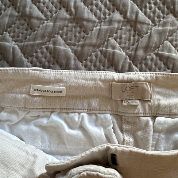 LOFT Men's Cream Flat Front Shorts - Picture 3 of 3